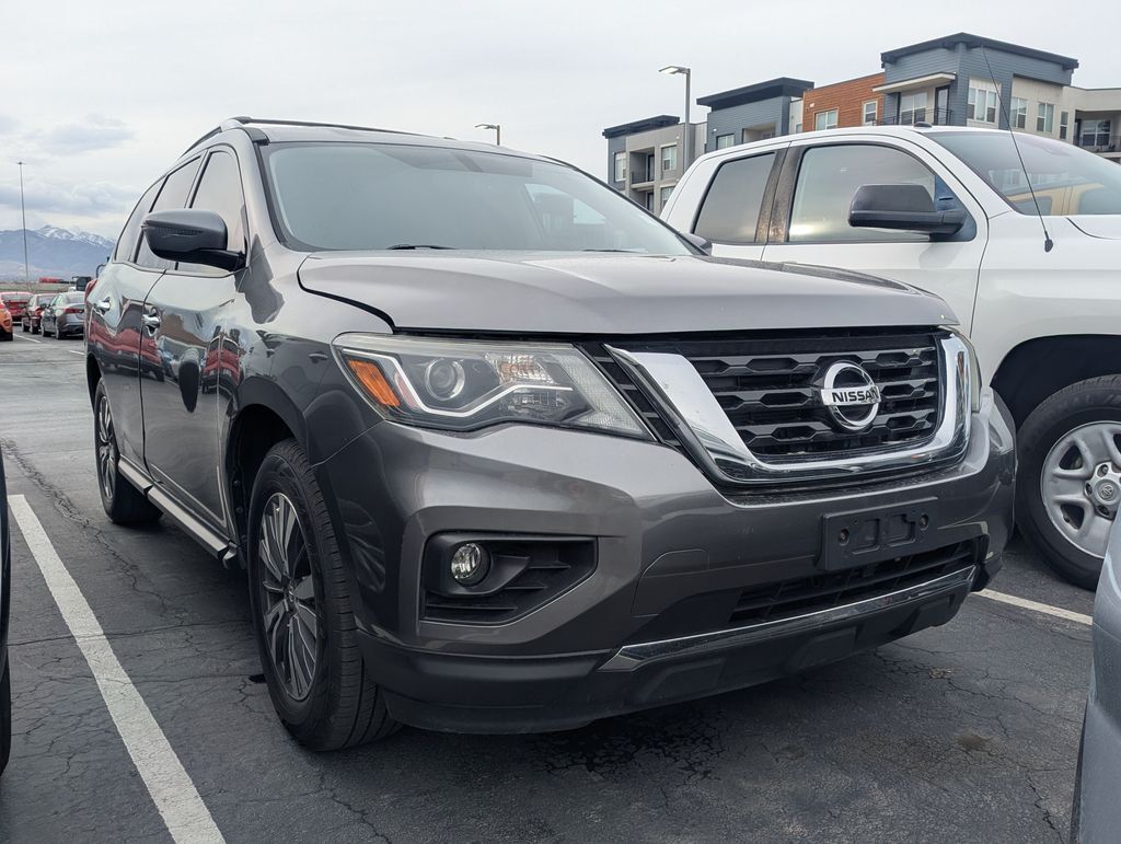 2017 NISSAN PATHFINDER SV