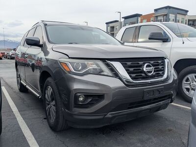 2017 NISSAN PATHFINDER SV