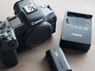 Canon R5 Body + Charger + Battery + Strap