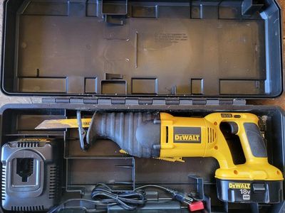 DEWALT 18V Cordless Reciprocating Saw with Case and Charger