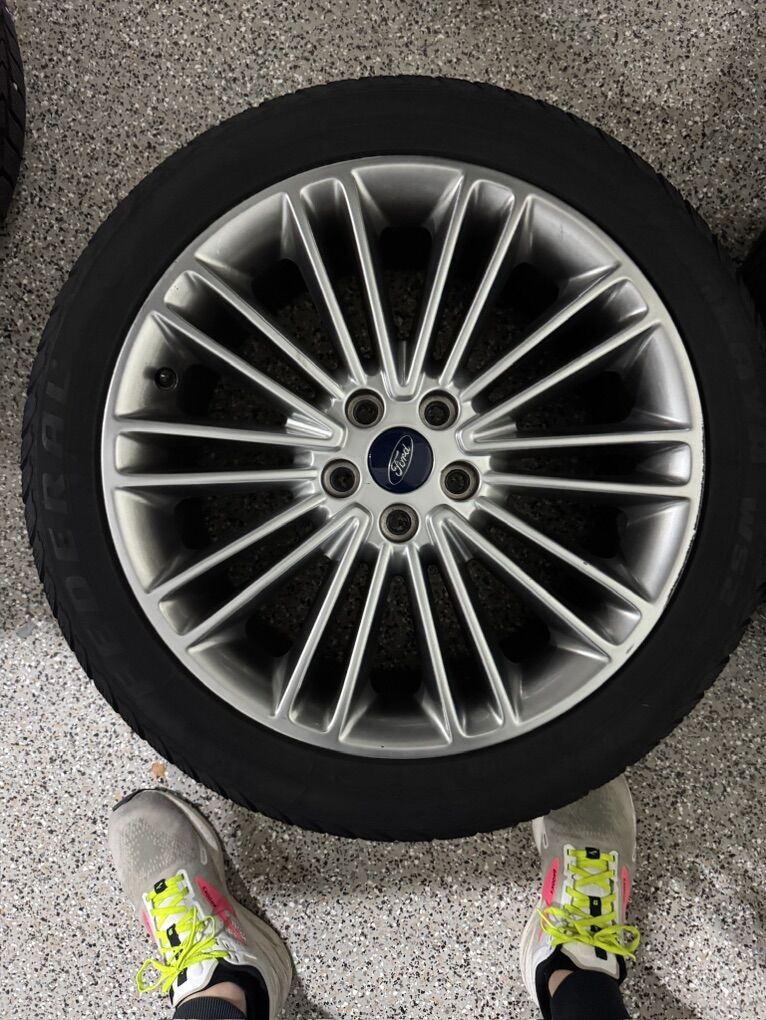 4 Snow Winter Tire With Wheels