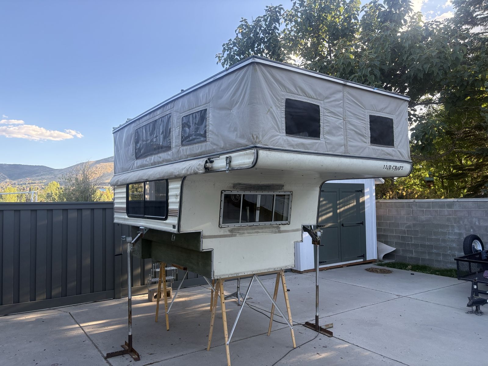 Lite-craft truck bed camper