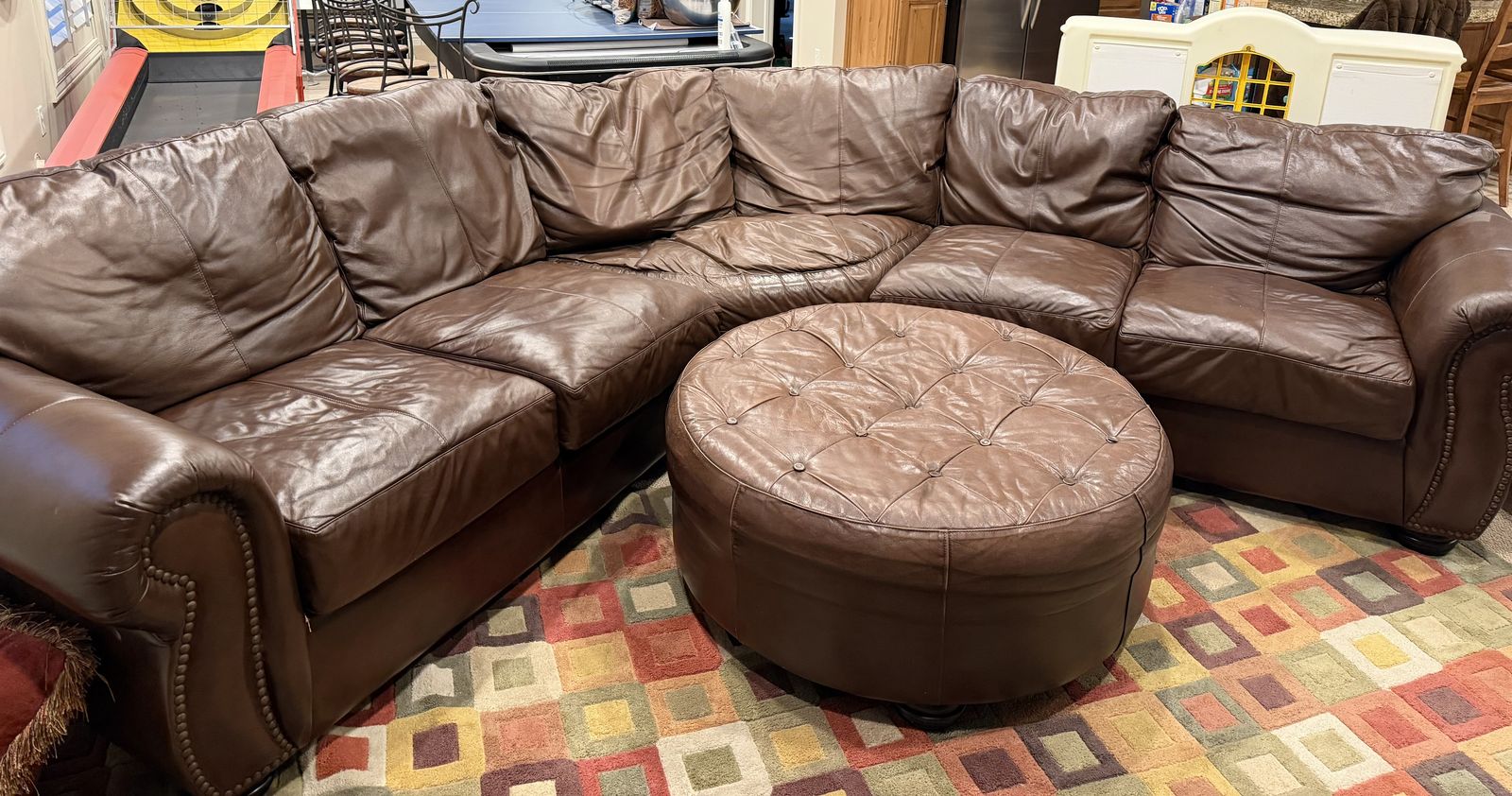 Brown Leather Sectional Sofa w/ Matching Ottoman – Large & Comfortable