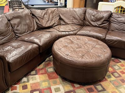 Brown Leather Sectional Sofa w/ Matching Ottoman – Large & Comfortable