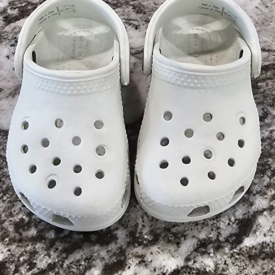 CROCS Toddler Size 6- LIKE NEW