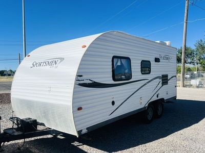 2008 Sportsmen 20-foot Travel Trailer!