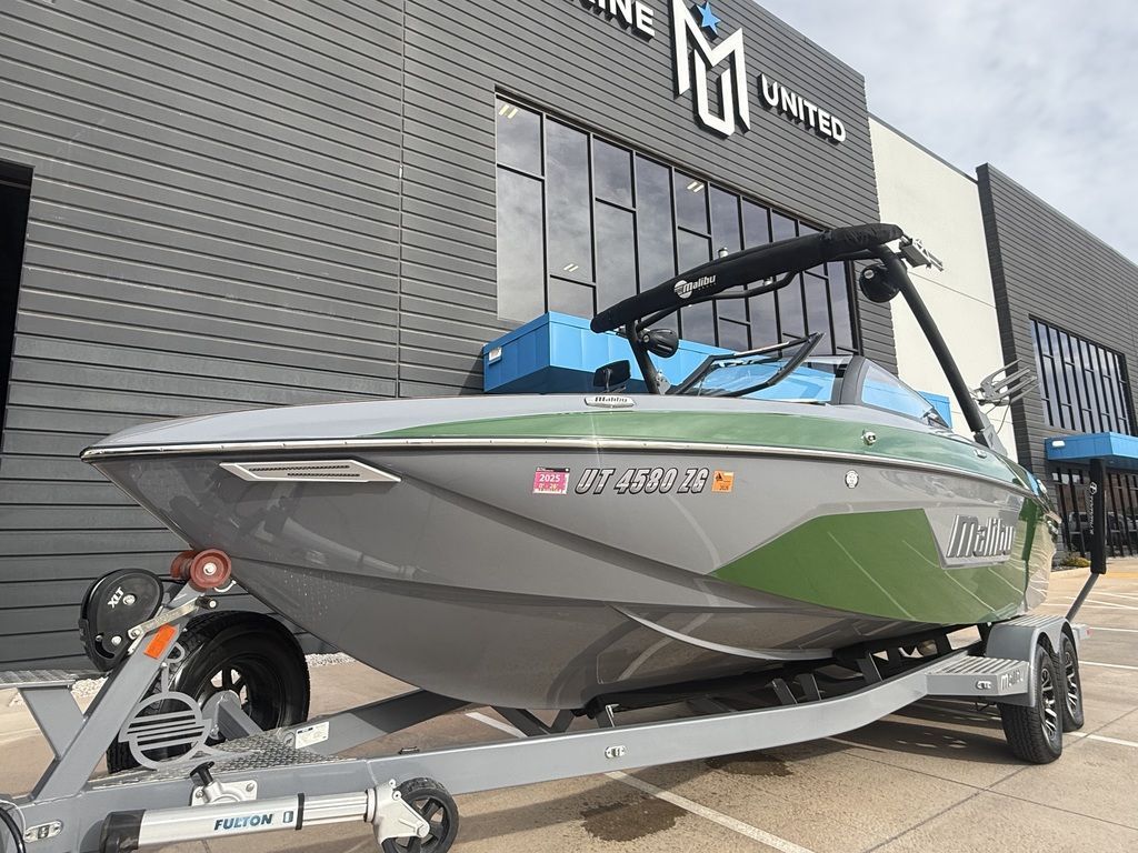 2023 Malibu Boats 23 LSV