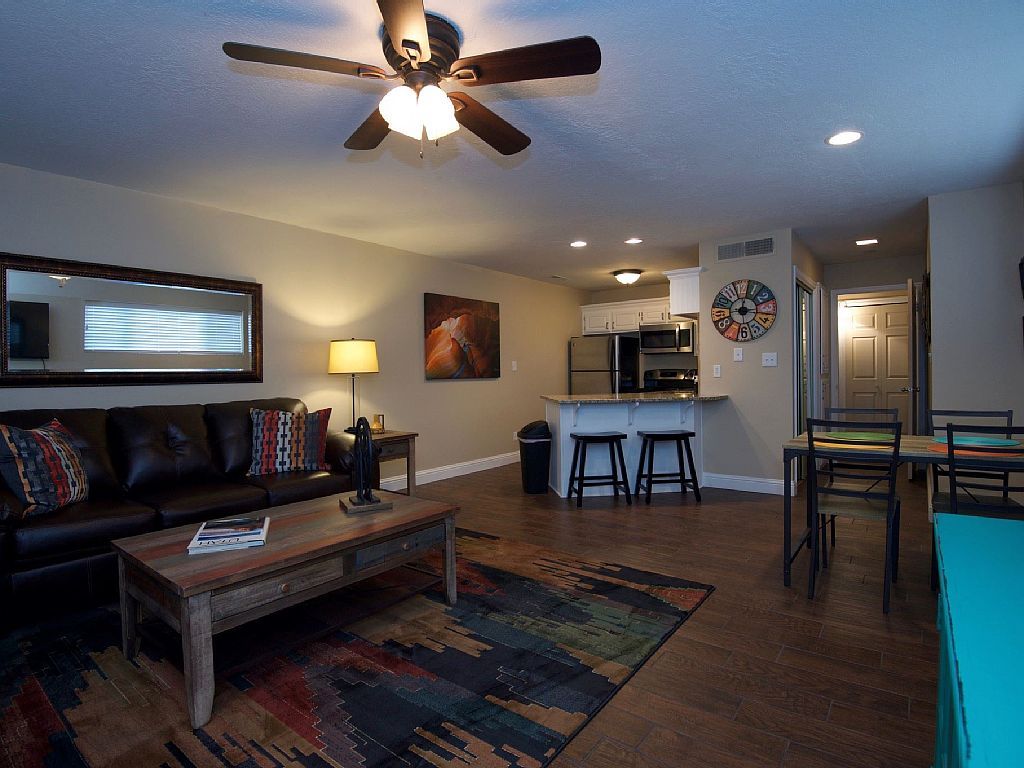 St. George: “Condo Du Jour!" Remodeled! Comfortable King Bed!