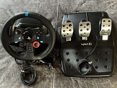 Logitech G29 Driving Force Racing Wheel & Pedals – PlayStation / PC