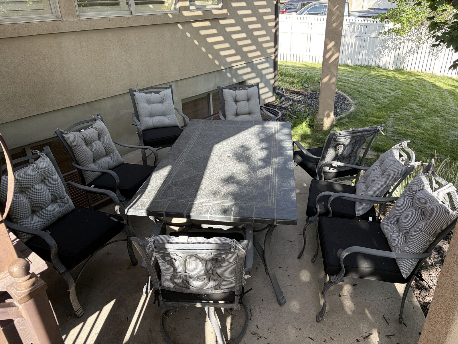Outdoor table and 8 chairs