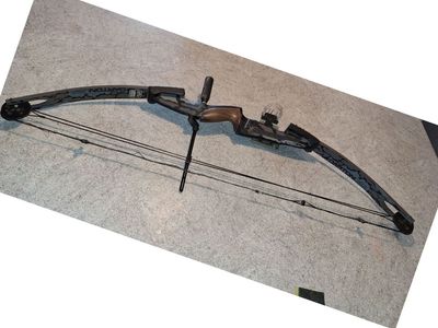 Darton Trailmaster Compound Bow - Camo Right-Handed Archery Bow with Sight & Rest