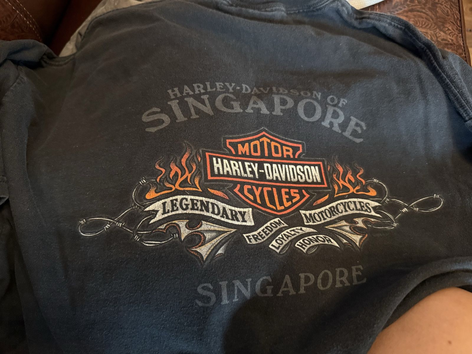 Harley-Davidson Singapore men’s t-shirt size 2XL it is faded 