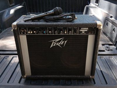 Peavey Studio Chorus 70 Stereo Series 2x8 Guitar Combo Amplifier. Good Condition!