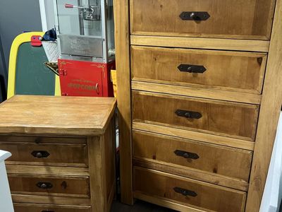 LA HACIENDA COLLECTION Rustic Solid Wood Bedroom Set Dresser and Matching Nightstand