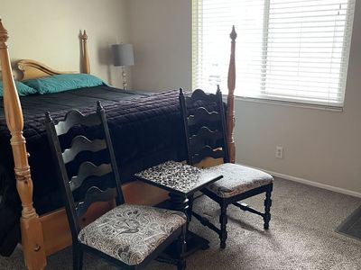 Small table & 2 chairs