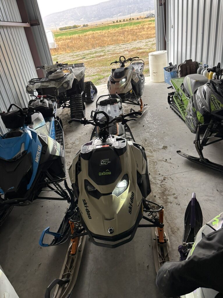 2024 Skidoo Summit Adrenaline Edge Package 850 165