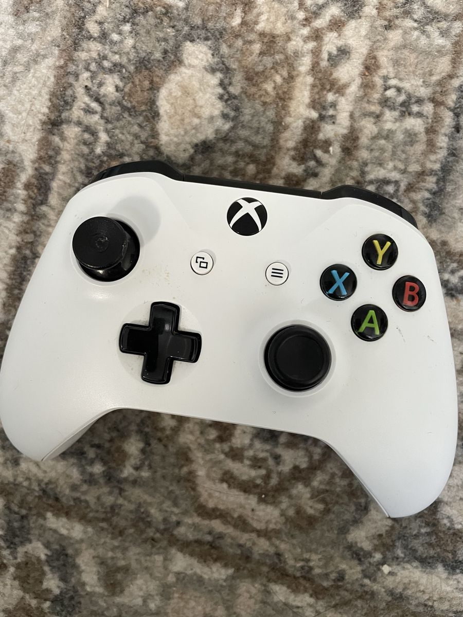 White Xbox controller 