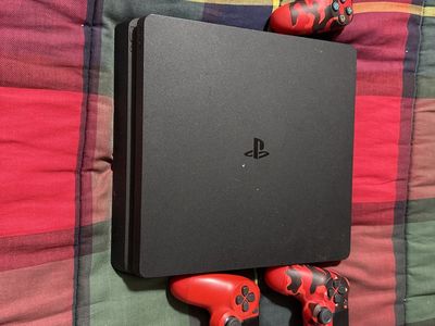PlayStation 4: 3 Controllers and a HDMI Cord