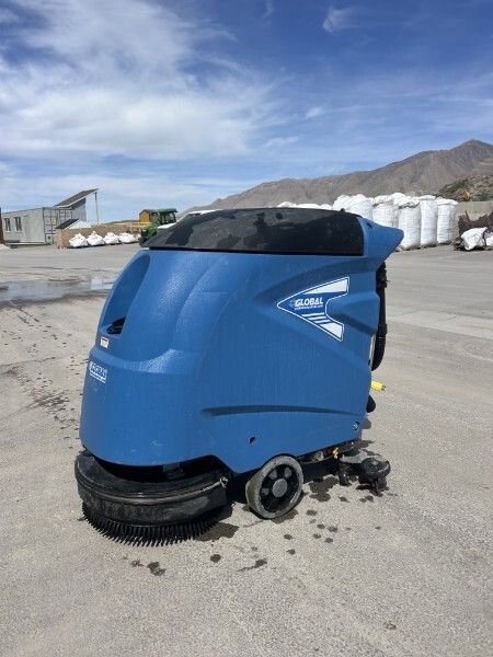 Global Industrial Electric Walk-Behind Auto Floor Scrubber, 18" Cleaning Path