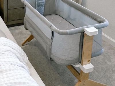 Newton Baby BASSINET Bedside Sleeper with Washable Mattress