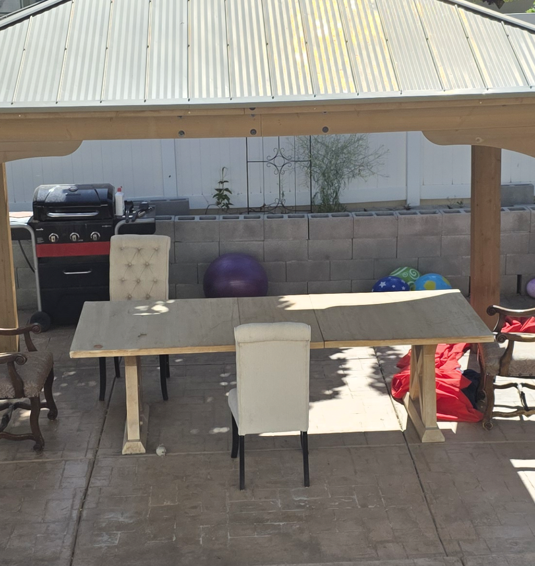 Outdoor table $25!!!
