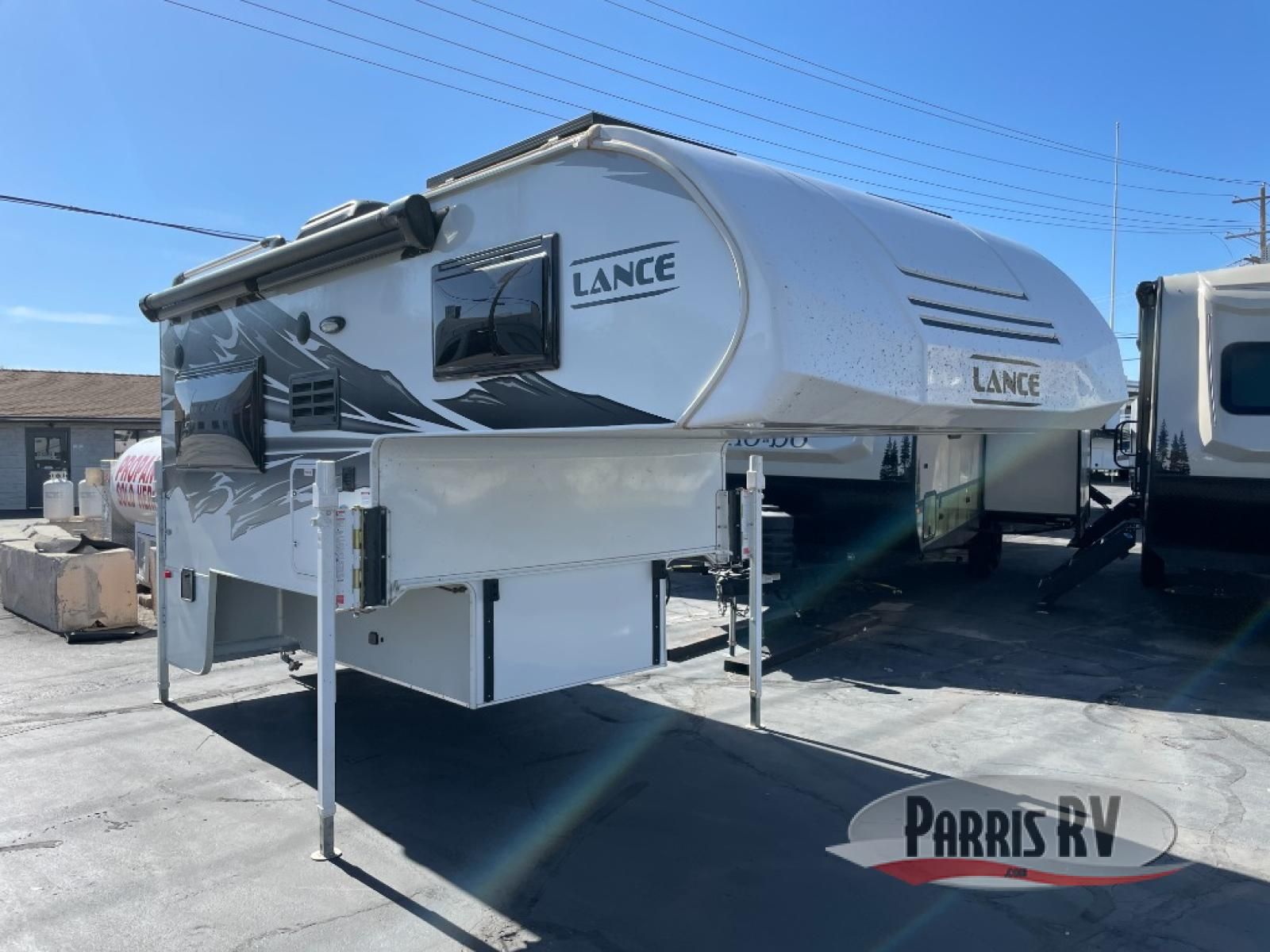 Used 2025 Lance Lance Truck Campers 865