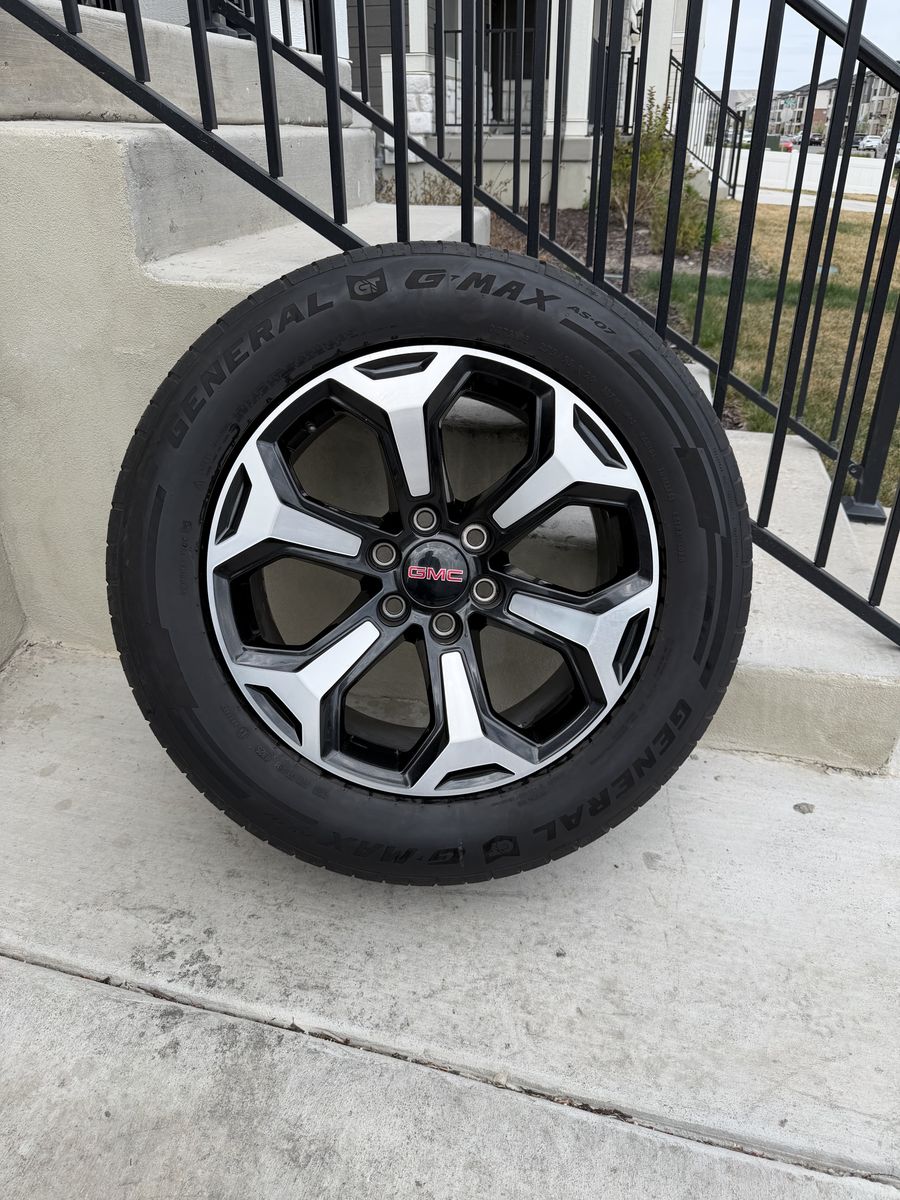 GMC Yukon Denali Sierra  Rims and Tires 275/55R20