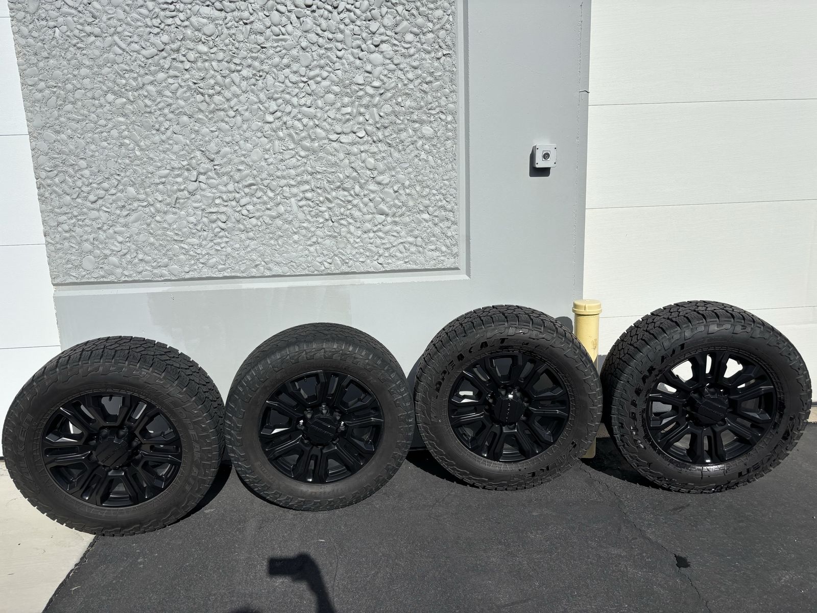 2022 Black Denali 20” wheels