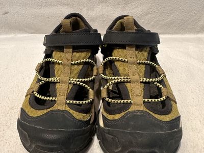 Quechua toddler size 12 olive green/gray sports sandals with closed toe