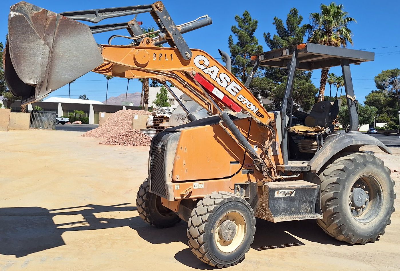 2019 Case 570N EP SKIP LOADER W/ OROPS, 4WD, Rear Gannon Box scraper 5,800 Hours