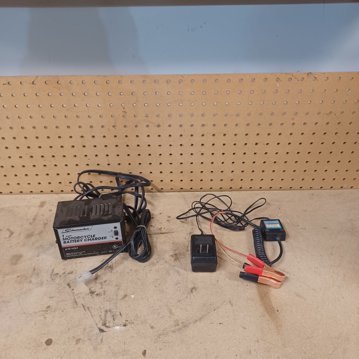 Motorcycle battery charger and tender