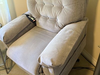 Recliner with lift