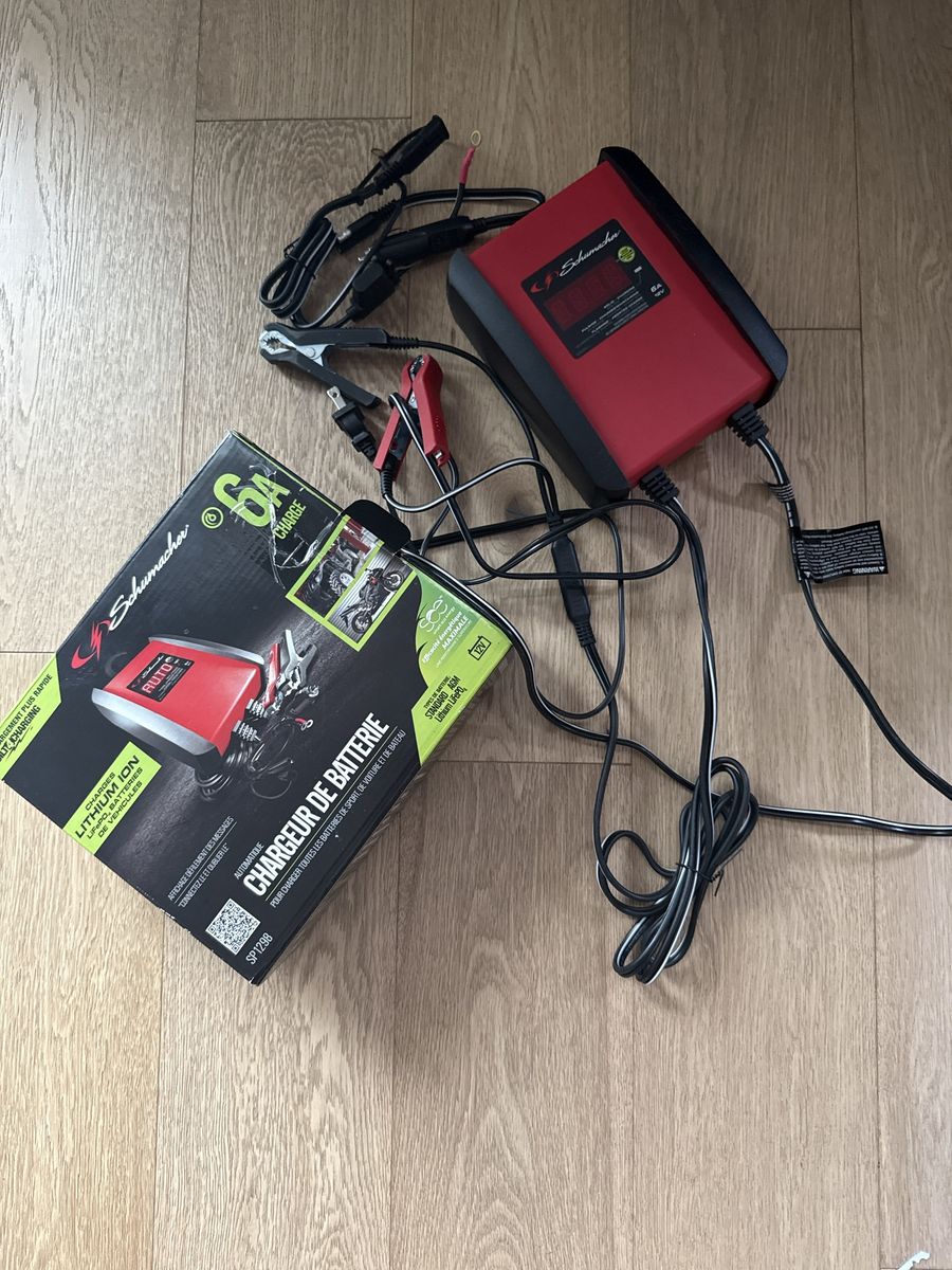 Schumacher SP1298 6A 12V Automatic Battery Charger for Sport, Car, and Boat Batteries