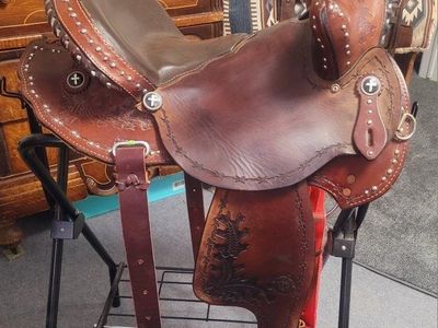 Diamond Cross 15" barrel saddle