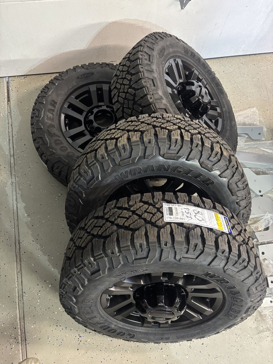 Ford 8 lug 8x170 wheels with 275/70R18 Duratrac Tires