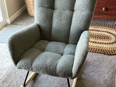 Costway nursery rocker, like new.