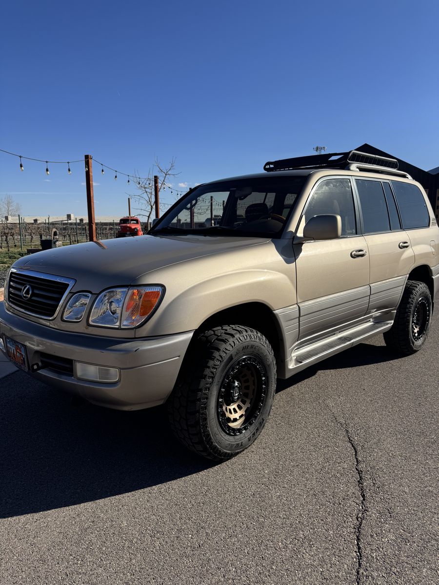 2002 LEXUS LX