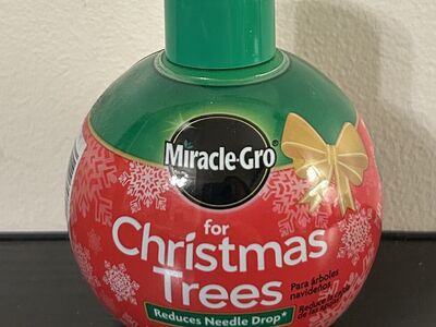 MIRACLE GRO CHRISTMAS TREE PRESERVATIVE, 8 oz.