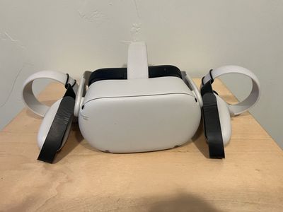 Oculus Quest 2 VR Headset with Controllers - White, 128GB (Used)