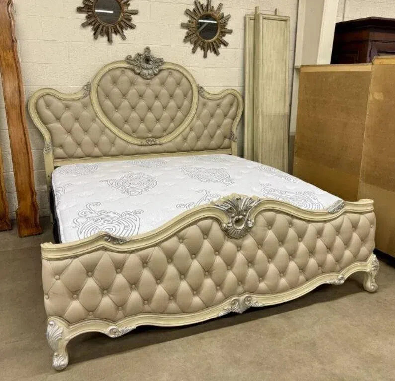 King size Victorian-Style Diamond-Tufted Upholstered Bed Frame with Ornate Carved Details