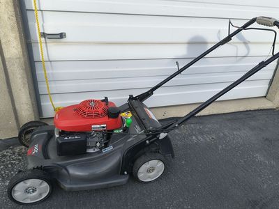 Honda HRX217 Self Propelled Lawn Mower with Bag