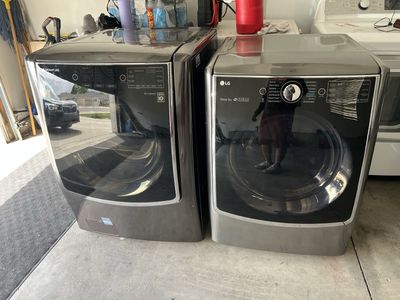 LG signature front load washer & dryer set -Electric