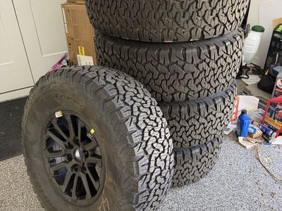 Ford Raptor 315/70r17 with wheels - like new 500 miles