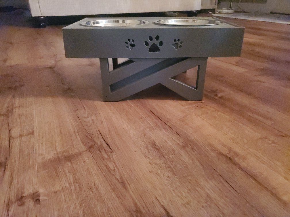 Elevated Dog bowl