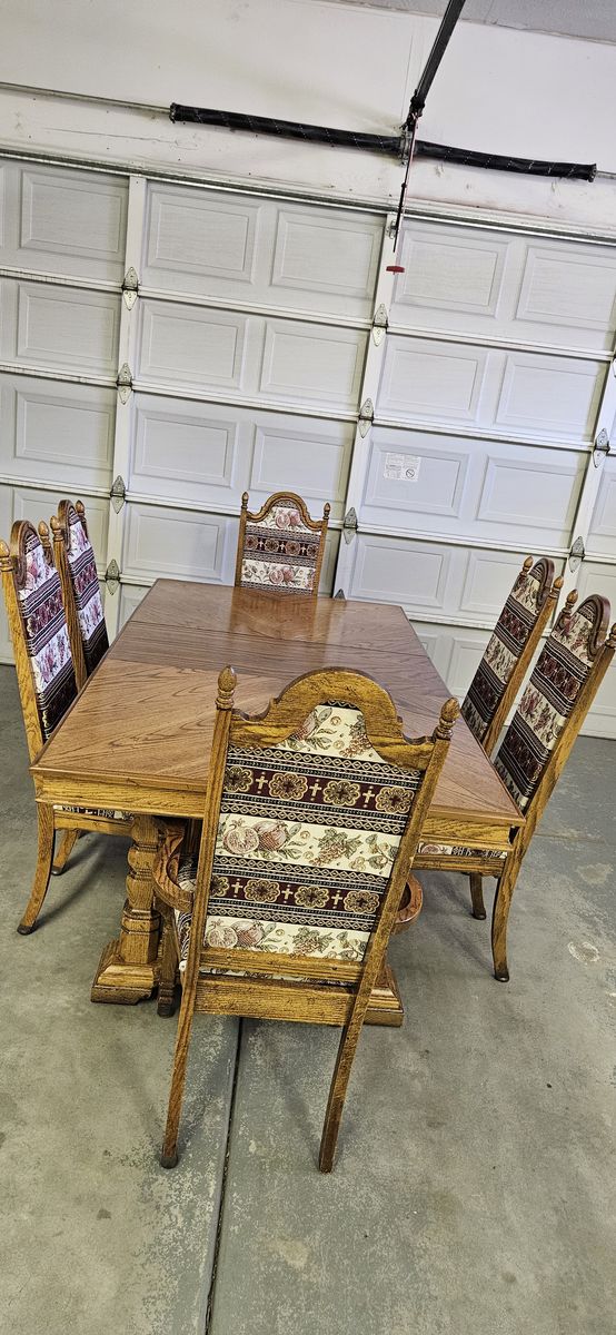 Vintage Solid Wood Dining Table with 6 Upholstered Chairs - Traditional Style, Extendable