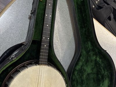 Vintage 4-String Tenor Banjo w/ Hard Case – 1920s–1930s Era