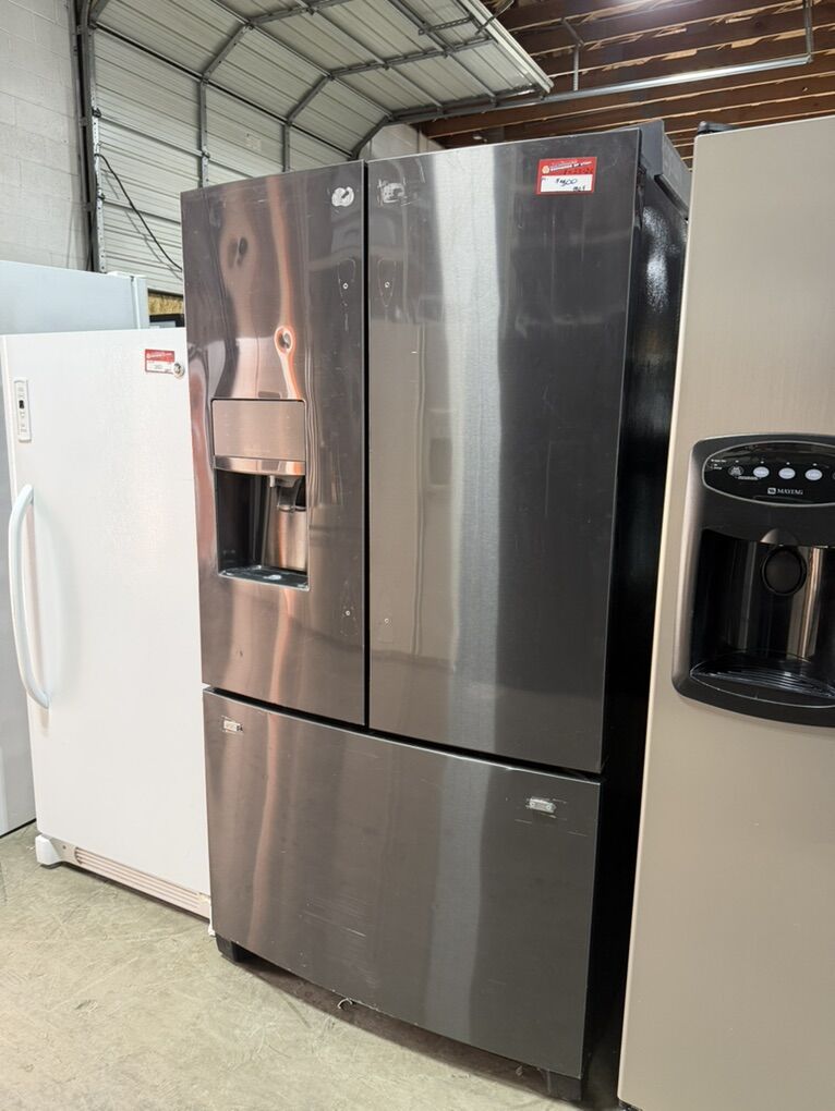 NICE FRIGIDAIRE BLACK STAINLESS FRENCH DOOR FRIDGE