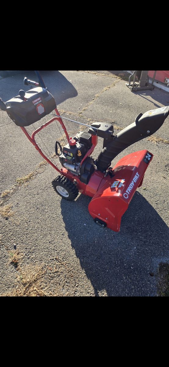 TROY - BILT 24" snowblower