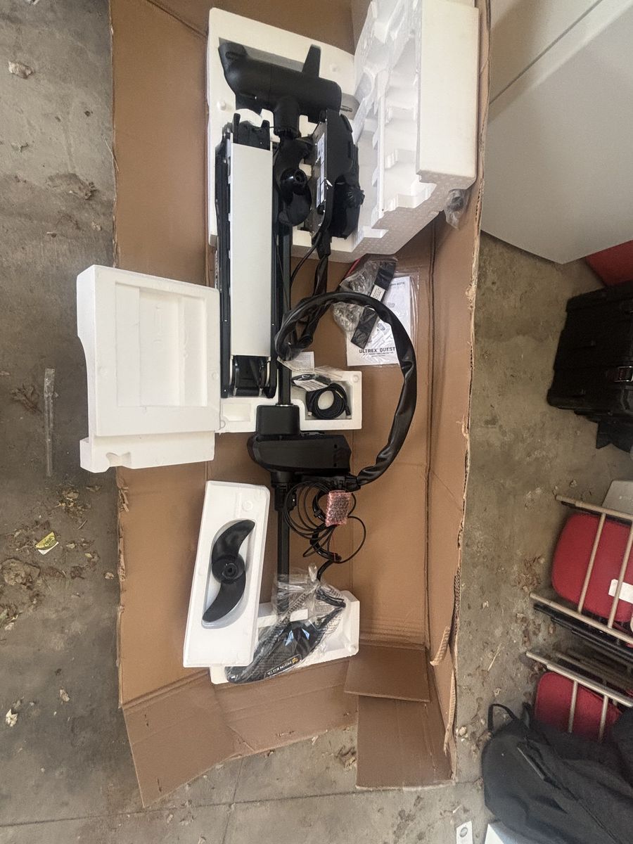 Minnkota Ultrex Quest 60" Trolling Motor w/ Dual Spectrum Chirp Transducer, 90/115 lbs Thrust. BRAND NEW IN BOX