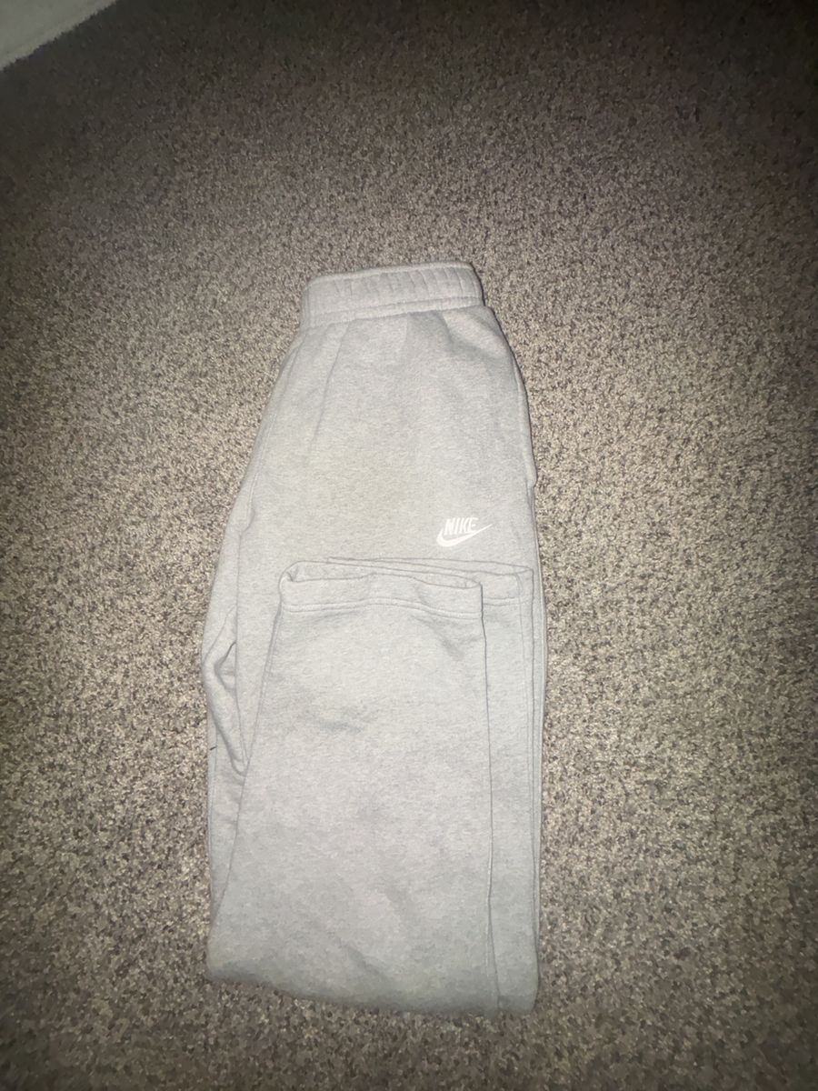 Grey Nike sweat pants (M)